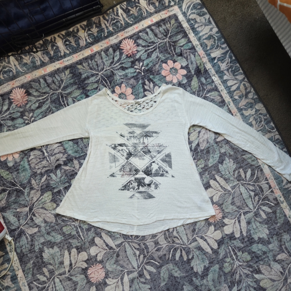 Aeropostale Women's White Graphic  Long Sleeve Blouse XS Crochet Accent. Y2K